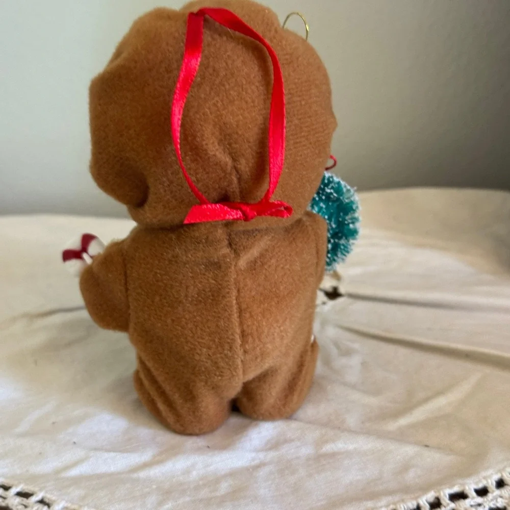 Precious Moments Gingerbread Boy Plush Ornament Candy Cane Wreath Holiday Decor